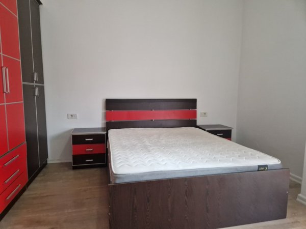 Tirane, jepet me qera apartament 2+1 Kati 1, 120 m² 700 € (Liqeni i Thate)