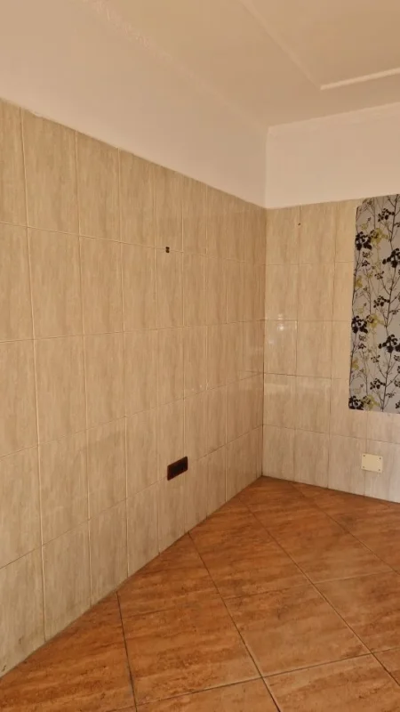 Tirane, jap me qera dyqan , 200€