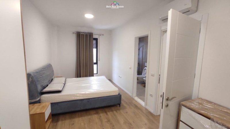 Tirane, jepet me qera apartament 2+1 Kati 6, 100 m² 900 € (porcelan)