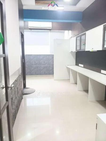 Tirane, jepet me qera dyqan Kati 0, 25 m² 410 € (rruga bardhyl)