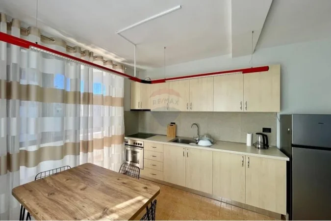 Tirane, jepet me qera apartament 2+1 Kati 4, 100 m² 800 € (Bllok - Libri Universitar)