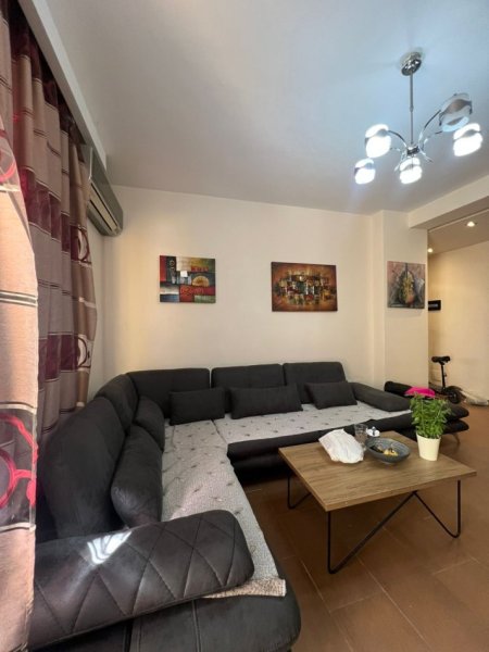 Tirane, jepet me qera apartament 2+1 Kati 5, 100 m² 700 € (Zogu i Zi)