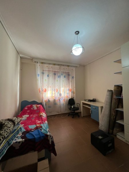 Tirane, jepet me qera apartament 2+1 Kati 5, 100 m² 700 € (Zogu i Zi)