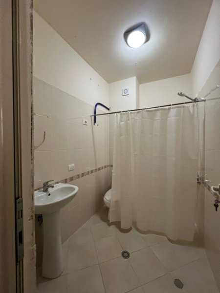 Tirane, jepet me qera apartament 2+1 Kati 5, 100 m² 700 € (Zogu i Zi)