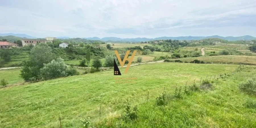 Tirane, shitet toke , 2.847 m² 99.645 € (VORE)