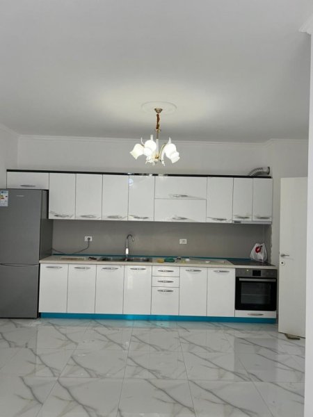 Tirane, jepet me qera apartament 2+1 Kati 3, 100 m² 600 € (asl 2)