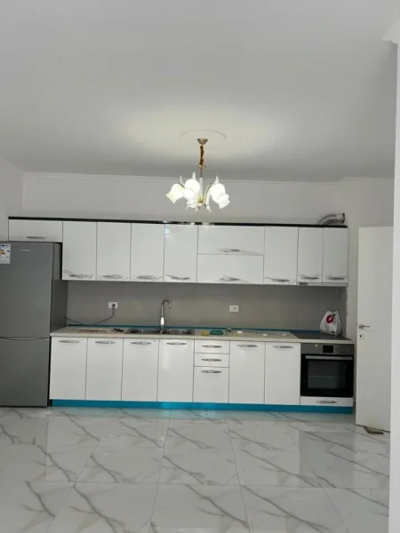 Tirane, jepet me qera apartament 2+1 Kati 3, 100 m² 600 € (asl 2)