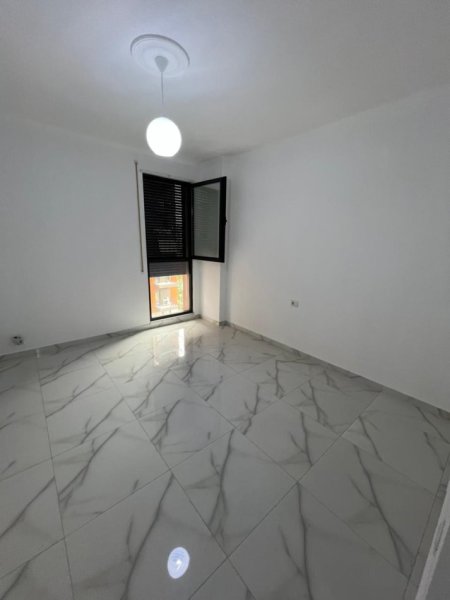 Tirane, jepet me qera apartament 2+1 Kati 3, 100 m² 600 € (asl 2)