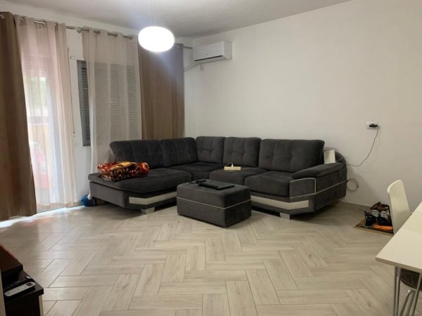Tirane, jepet me qera apartament 2+1 Kati 1, 95 m² 550 € (kopshti b zoologjik)