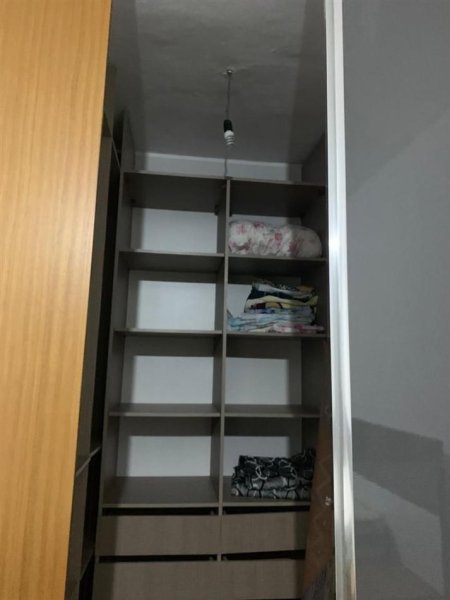 Tirane, jepet me qera apartament 2+1 Kati 1, 95 m² 550 € (kopshti b zoologjik)