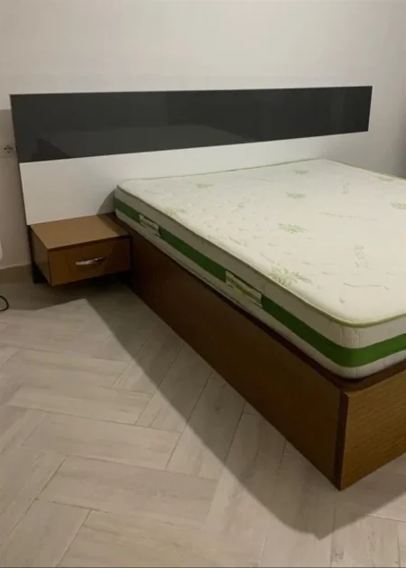 Tirane, jepet me qera apartament 2+1 Kati 1, 95 m² 550 € (kopshti b zoologjik)