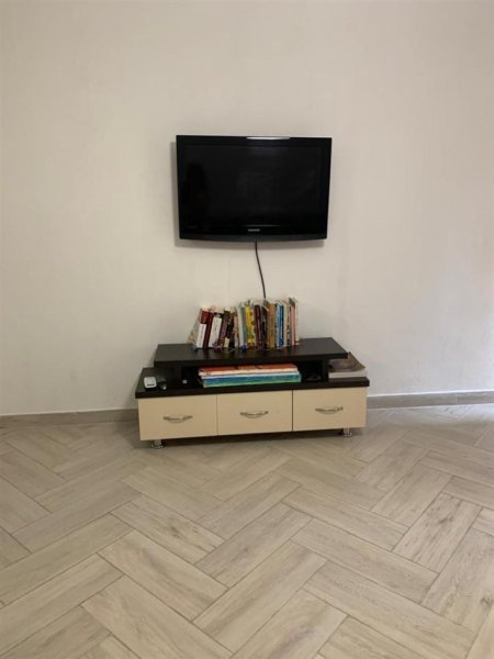 Tirane, jepet me qera apartament 2+1 Kati 1, 95 m² 550 € (kopshti b zoologjik)