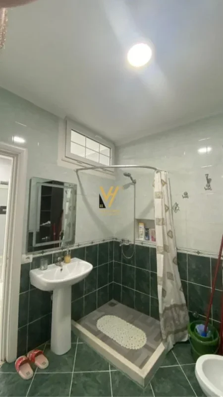 Tirane, shitet apartament 1+1+Ballkon Kati 3, 73 m² 190.000 € (KOMUNA E PARISIT)