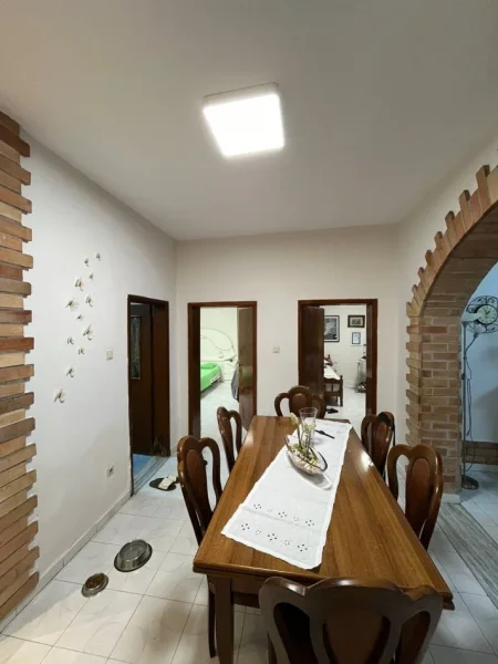 Tirane, shitet apartament 2+1 Kati 0, 116 m² 220.000 € (Komuna e Parisit)