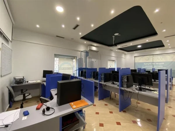 Tirane, jepet me qera ambjent biznesi Kati 0, 100 m² 800 € (VIKTOR EFTIMIU , VASIL SHANTO)