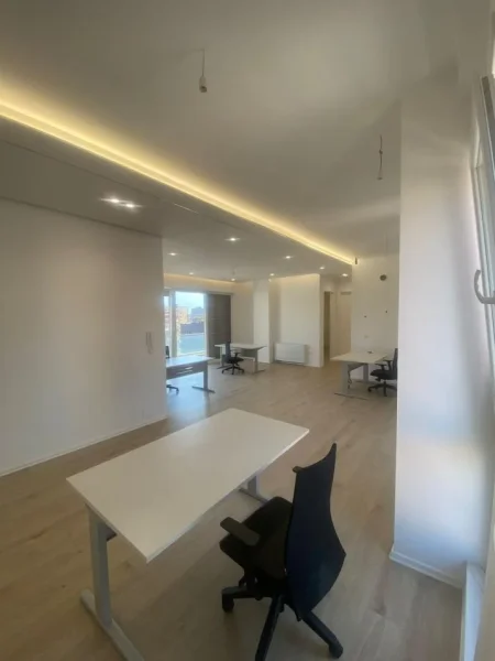 Tirane, jepet me qera zyre Kati 9, 140 m² 1600 € (Tiranes)