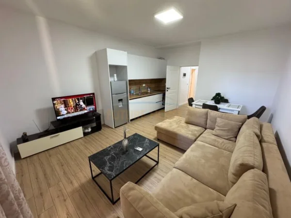 Okazion Tirane, shitet apartament 1+1+Ballkon Kati 3, 84 m² 128000 € (Vasil Shanto)