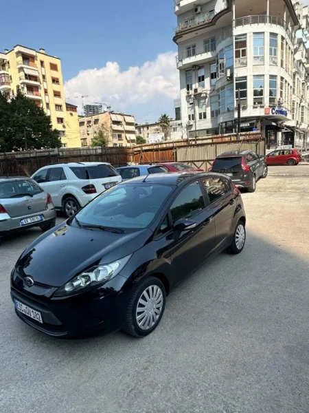 Tirane, shes makine Ford fiesta Benzin, e zeze manuale Kondicioner 220.000 km 4.500 €
