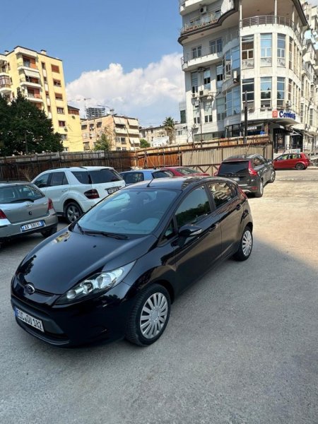 Tirane, shes makine Ford fiesta Benzin, e zeze manuale Kondicioner 220.000 km 4.500 €