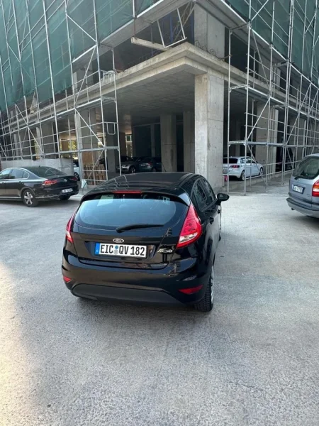 Tirane, shes makine Ford fiesta Benzin, e zeze manuale Kondicioner 220.000 km 4.500 €