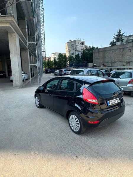 Tirane, shes makine Ford fiesta Benzin, e zeze manuale Kondicioner 220.000 km 4.500 €