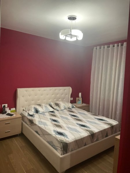 Tirane, jepet me qera 3+1 Kati 4, 80 m² 1.000 € (Rruga e Elbasanit)