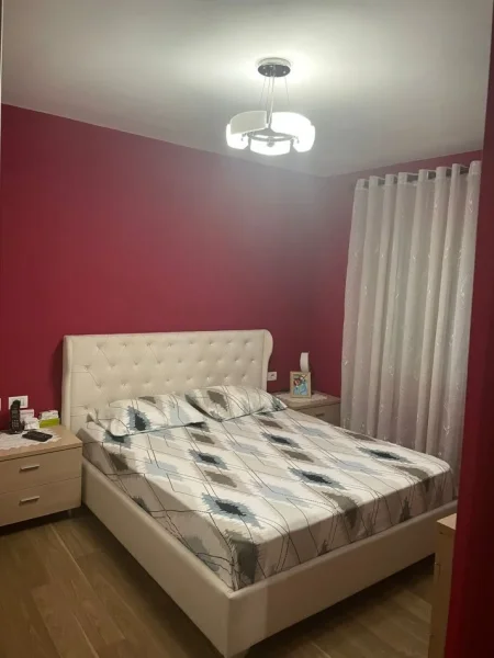 Tirane, jepet me qera 3+1 Kati 4, 80 m² 1.000 € (Rruga e Elbasanit)