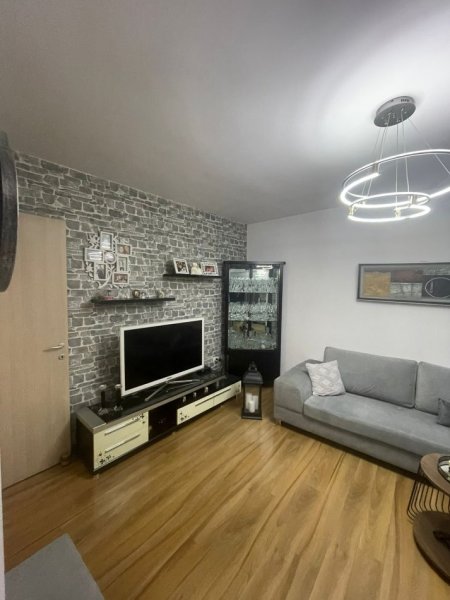 Tirane, jepet me qera 3+1 Kati 4, 80 m² 1.000 € (Rruga e Elbasanit)