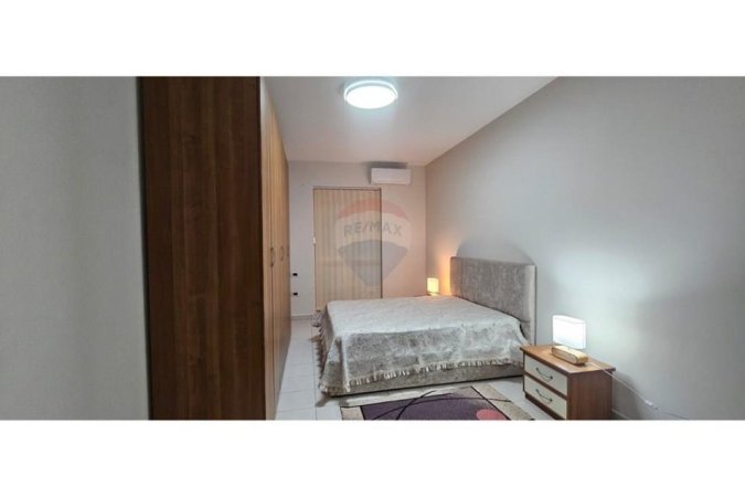 Tirane, jepet me qera apartament 2+1 Kati 3, 100 m² 800 € (Bllok)