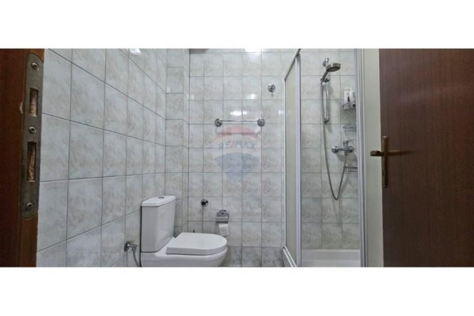 Tirane, jepet me qera apartament 2+1 Kati 3, 100 m² 800 € (Bllok)