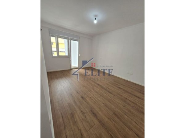 Tirane, shitet apartament 2+1+Ballkon Kati 7, 96 m² 210.000 € (Globe, Rruga e Kavajes)