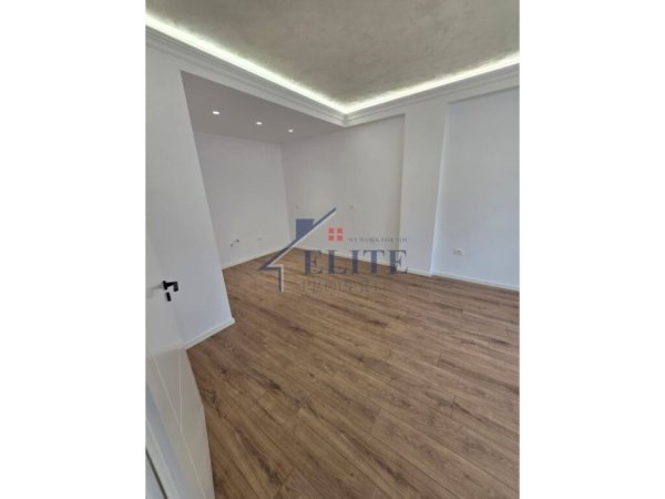Tirane, shitet apartament 2+1+Ballkon Kati 7, 96 m² 210.000 € (Globe, Rruga e Kavajes)