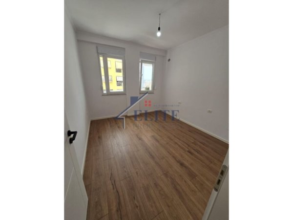 Tirane, shitet apartament 2+1+Ballkon Kati 7, 96 m² 210.000 € (Globe, Rruga e Kavajes)