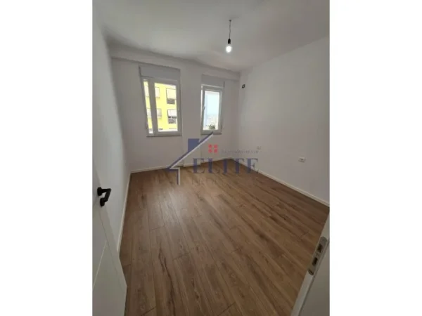 Tirane, shitet apartament 2+1+Ballkon Kati 7, 96 m² 210.000 € (Globe, Rruga e Kavajes)