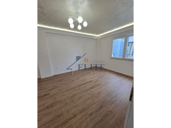 Tirane, shitet apartament 2+1+Ballkon Kati 7, 96 m² 210.000 € (Globe, Rruga e Kavajes)