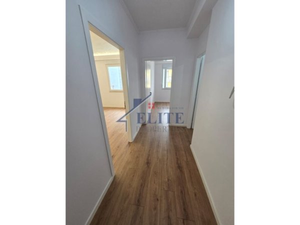 Tirane, shitet apartament 2+1+Ballkon Kati 7, 96 m² 210.000 € (Globe, Rruga e Kavajes)