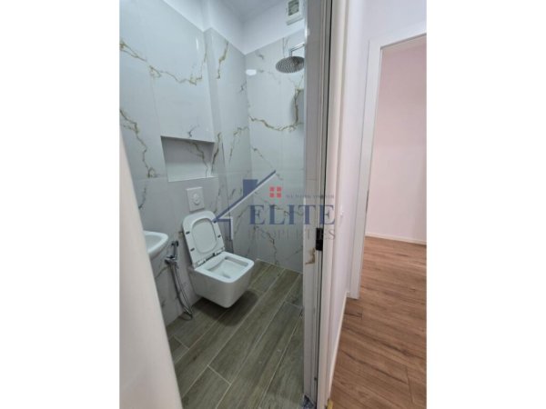 Tirane, shitet apartament 2+1+Ballkon Kati 7, 96 m² 210.000 € (Globe, Rruga e Kavajes)