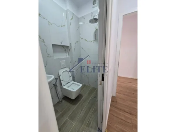 Tirane, shitet apartament 2+1+Ballkon Kati 7, 96 m² 210.000 € (Globe, Rruga e Kavajes)
