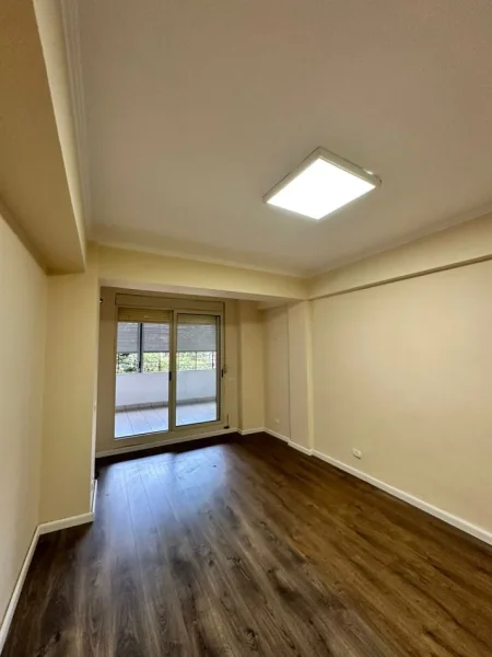 Durres, jepet me qera ambjent biznesi Kati 2, 53 m² 350 € (Poliklinika)
