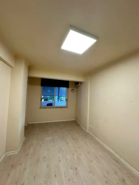 Durres, jepet me qera ambjent biznesi Kati 2, 53 m² 350 € (Poliklinika)