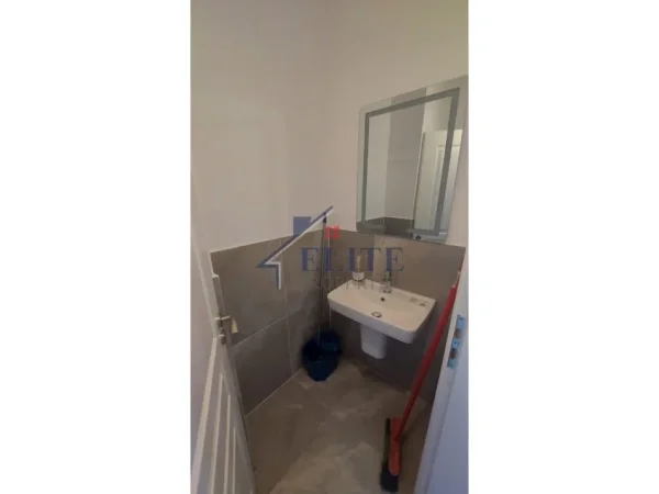 Tirane, shitet ambjent biznesi Kati 1, 42 m² 126.600 € (Kongresi Manastirit)