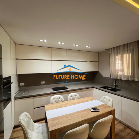Tirane, jepet me qera apartament 2+1+Ballkon Kati 2, 109 m² 1.000 € (Kompleksi delijorgji)