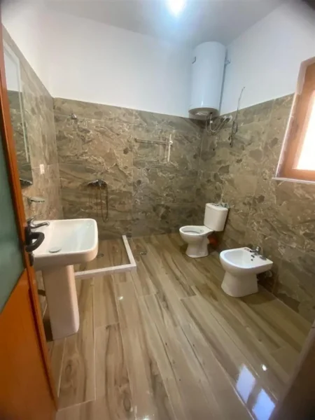 Tirane, jepet me qera apartament 3+1+Ballkon Kati 3, 160 m² 500 € (Astir)