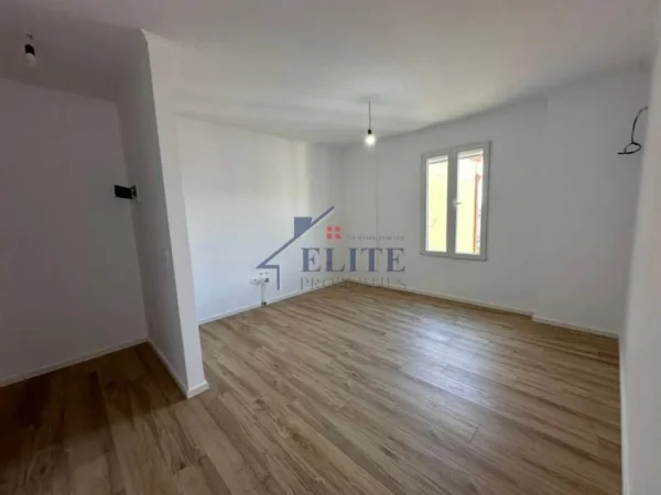 Tirane, shitet apartament 2+1 Kati 5, 74 m² 132.000 € (Xhamllik)