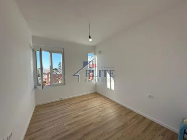 Tirane, shitet apartament 2+1 Kati 5, 74 m² 132.000 € (Xhamllik)