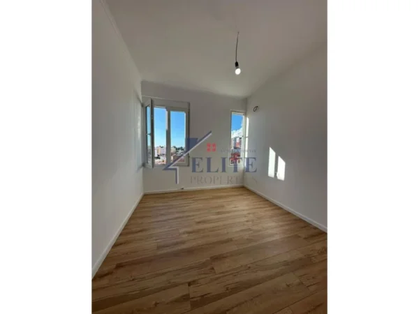 Tirane, shitet apartament 2+1 Kati 5, 74 m² 132.000 € (Xhamllik)