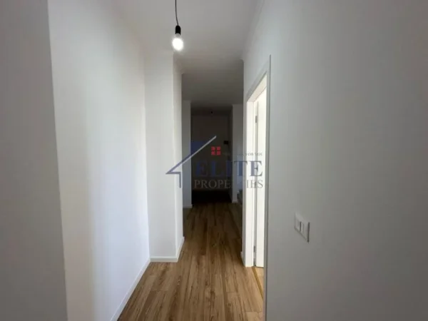 Tirane, shitet apartament 2+1 Kati 5, 74 m² 132.000 € (Xhamllik)