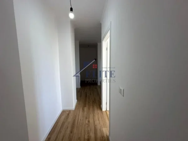 Tirane, shitet apartament 2+1 Kati 5, 74 m² 132.000 € (Xhamllik)
