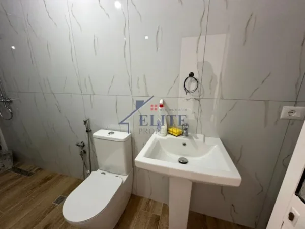 Tirane, shitet apartament 2+1 Kati 5, 74 m² 132.000 € (Xhamllik)