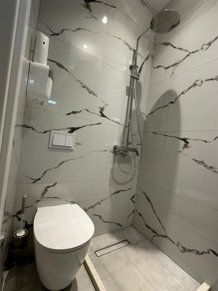 Tirane, jepet me qera apartament 1+1+Ballkon Kati 2, 50 m² 800 € (Bllok)
